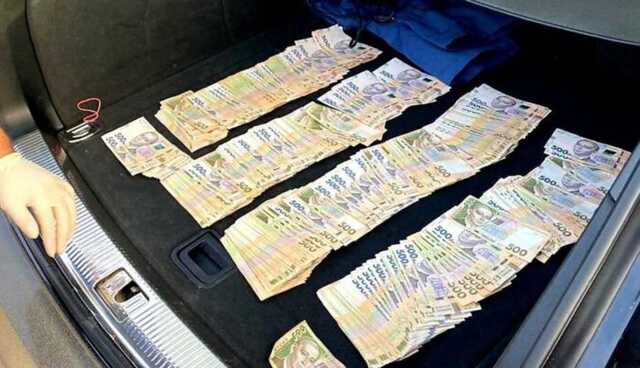 В Чернівецькій області затримали чиновницю за хабар в 300 тисяч