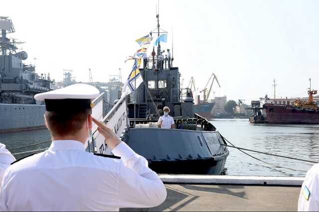 Уміють плавати навіть зі зв’язаними руками й ногами: ВМС показали підготовку підводного десанту