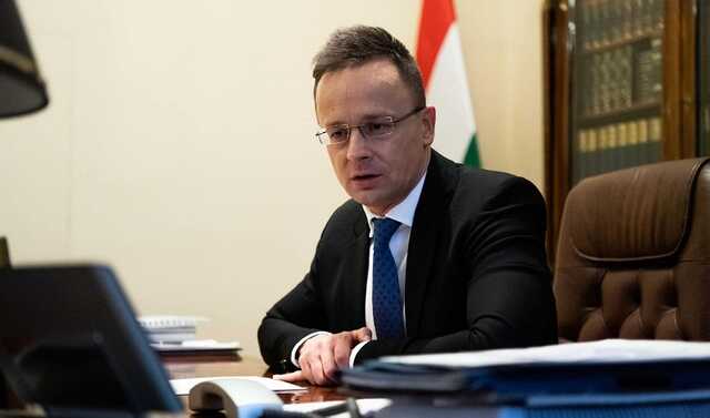 Голова МЗС Угорщини спробував виправдати свій візит до Мінська