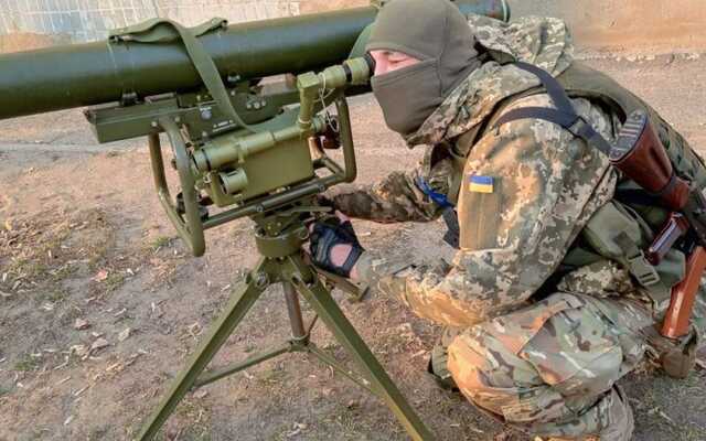 Українські військові влучним пострілом знищили ворожий склад боєприпасів