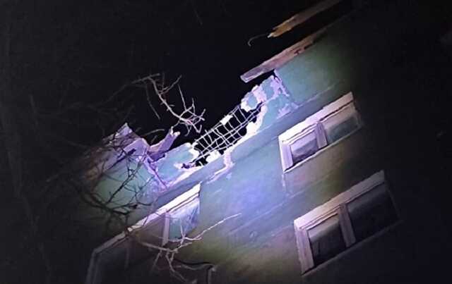 РФ з артилерії обстріляла Нікополь і Марганець та пошкодила багатоповерхівки