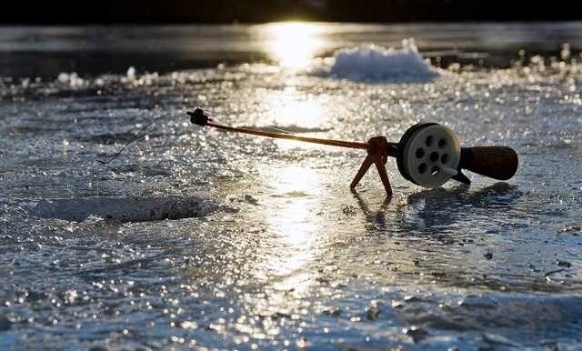 В Київській області четверо рибалок провалились під лід: пошуки ще тривають