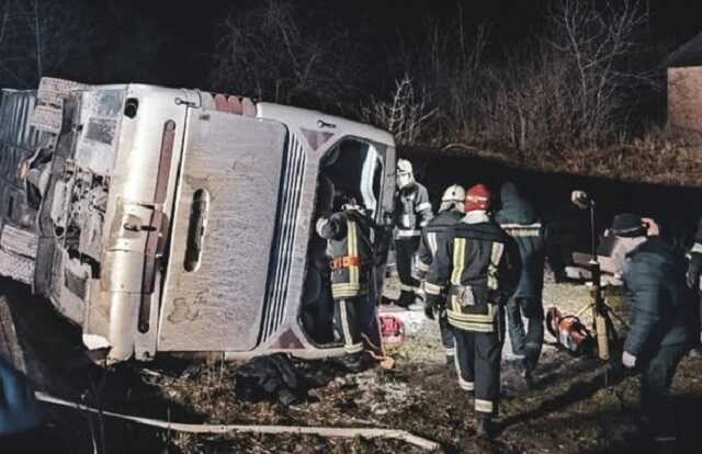 На Тернопольщине перевернулся автобус из Буковеля, есть погибшие и раненые