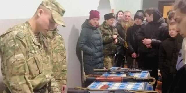 Лукашенко до чогось готується? У Білорусі школярів вчили розганяти акції протесту