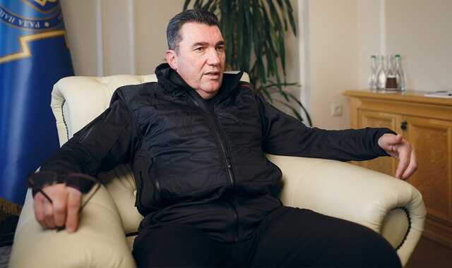 Данілов про вибухи у Маріуполі: відстань для нас великого значення вже не має