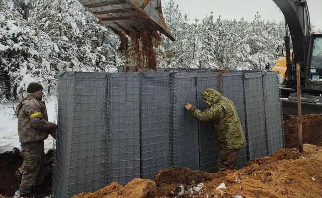 Инженерные укрытия и заграждения: пограничники показали фото укреплений на границе с Беларусью