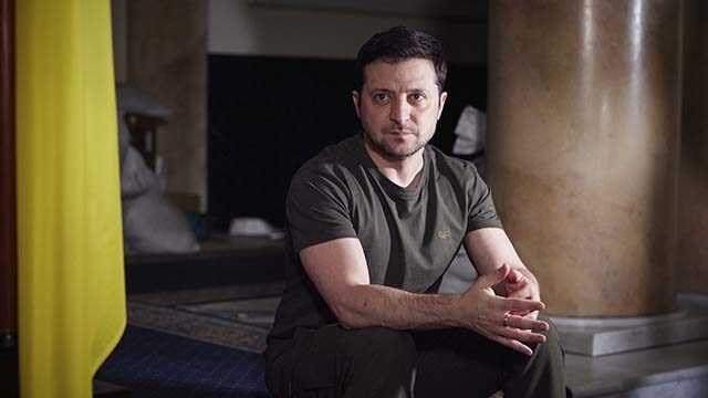 "Багато працювали, світла не було": Зеленський зізнався, що частково втратив зір