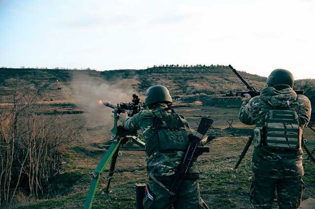 Вдосконалили стрільбу по дронах. В МВС показали фото з навчань Нацгвардії