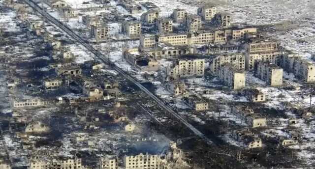 Мертвая пустошь: AP показала уничтоженную оккупантами Марьинку на видео с дрона