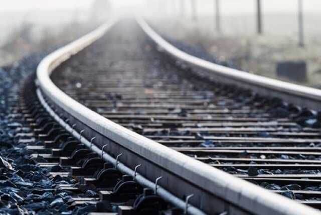 Под Киевом грузовой поезд сошел с колеи