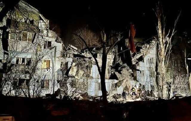 Мешканка зруйнованої у Запоріжжі п’ятиповерхівки розповіла про момент влучення ракети у будинок