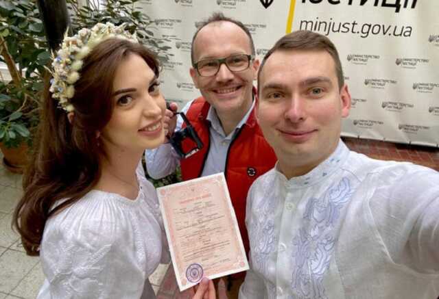 Тесть с российским шлейфом: немного о новой родной нардепе Железняке