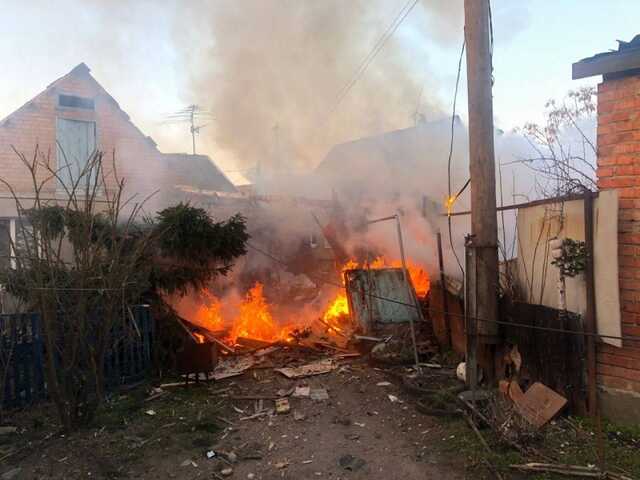 Зранку російські окупанти обстріляли Нікополь: зайнялася пожежа