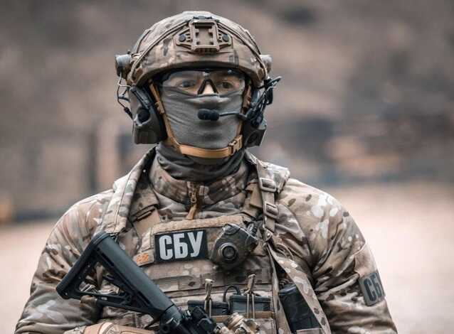 Роздавала "пільги" та "розквартирував" росіян: СБУ затримала двох колаборантів