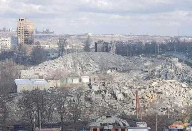В сети показали "мертвый квартал" Мариуполя: от домов остались только камни