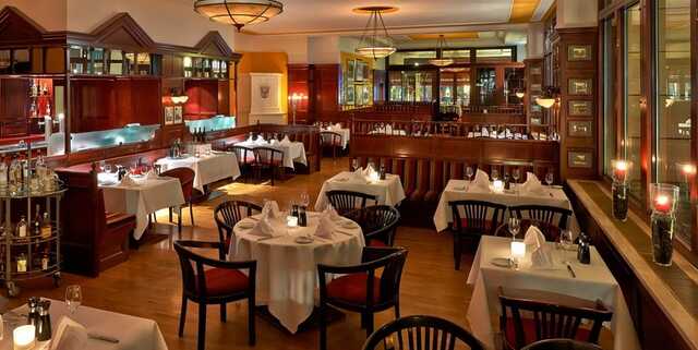 Зробили свинями: німецький ресторан запустив антиукраїнську рекламу