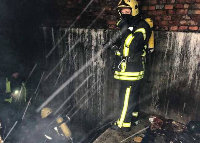 У Києві сталася пожежа у приміщенні підземного паркінгу: є загиблий