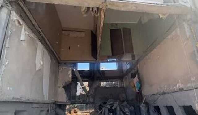 Російська авіабомба знищила під’їзд будинку у Бахмуті