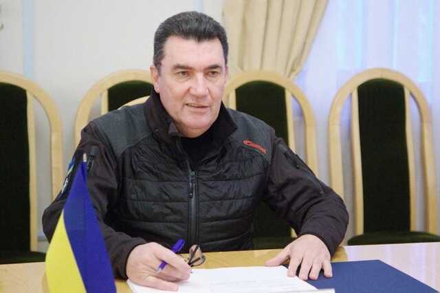 В Україні переглянуть правила виїзду чоловіків із країни: роз’яснення Данилова