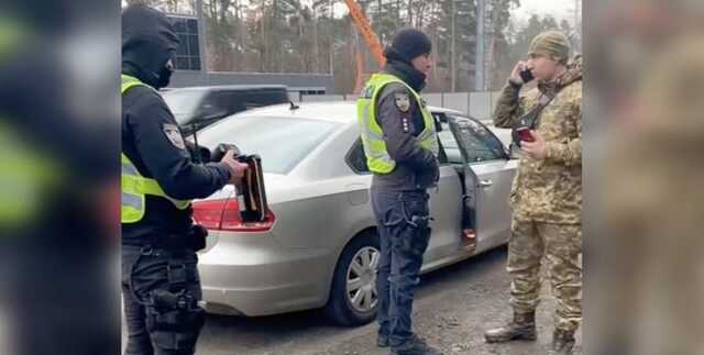 "Не потрібно на мене стрибати": військовий влаштував скандал на блокпості під Києвом