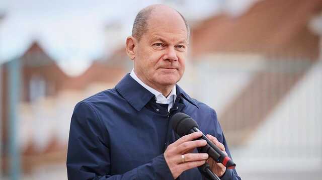 Шольц зізнався, що часто й подовгу телефонував з Путіним