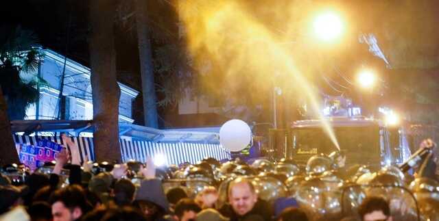 В Тбилиси завершились протесты: спецназ и водометы покинули центральную площадь