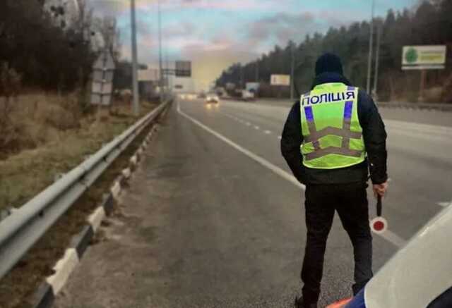 У Києві водій під наркотиками їздив тротуаром