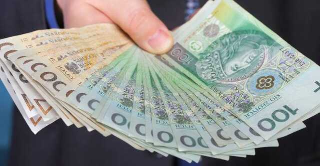 Польша хочет вернуть деньги, выплаченные беженцам из Украины с детьми