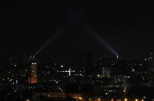 В Киеве во время воздушной тревоги прогремел взрыв, виднеется дым