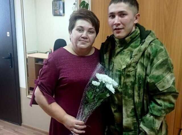 В России матери ликвидированного в Украине оккупанта подарили мультиварку и медаль