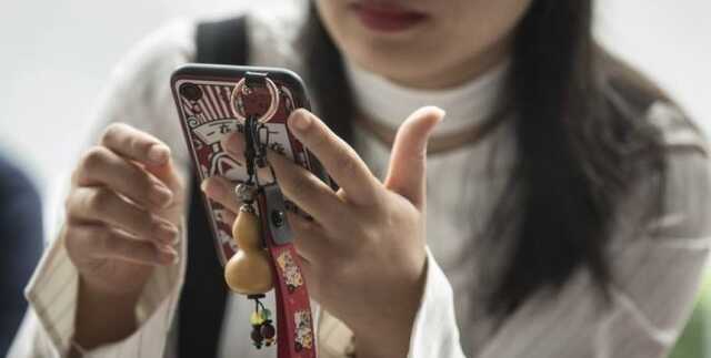 У россиян "отбирают" дешевые смартфоны