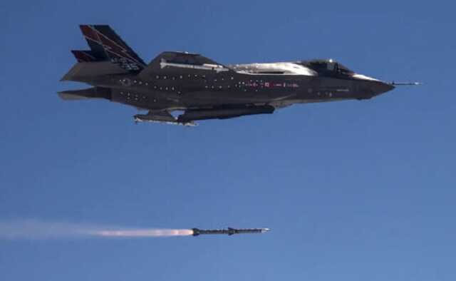 Украинские самолеты могут начать оснащать ракетами AMRAAM