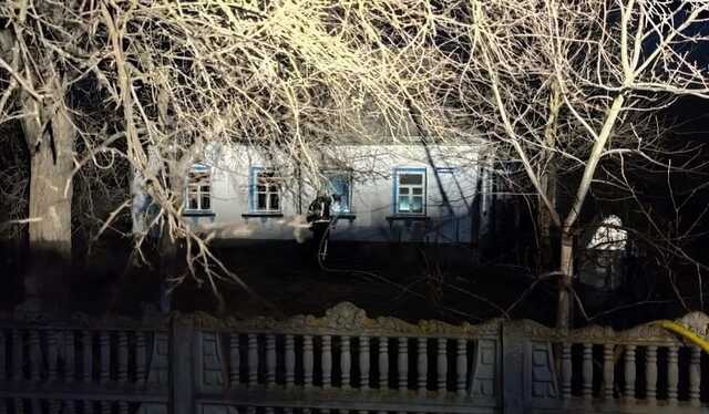 На Київщині під час пожежі у власному будинку живцем згорів чоловік