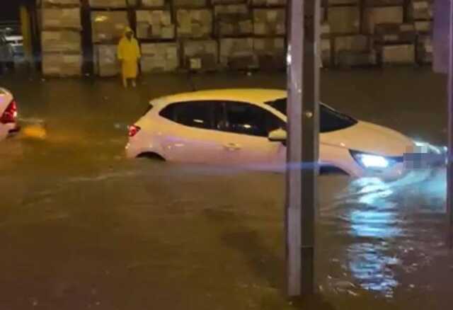 Вулиці перетворилися на річки, є загиблі: Туреччина після потужних землетрусів постраждала від повені