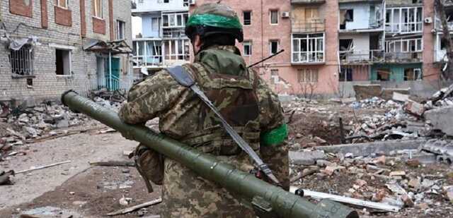 Нардеп Костенко: Командування ЗСУ в курсі загрози оточення Бахмута, потрібен відхід чи контрудар