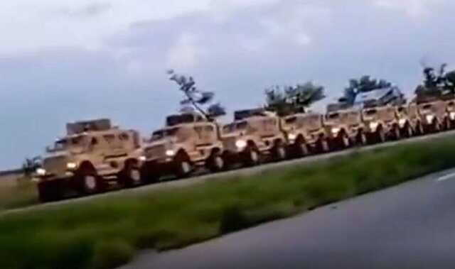 З’явилося відео з великою колоною британської та американської військової техніки ЗСУ