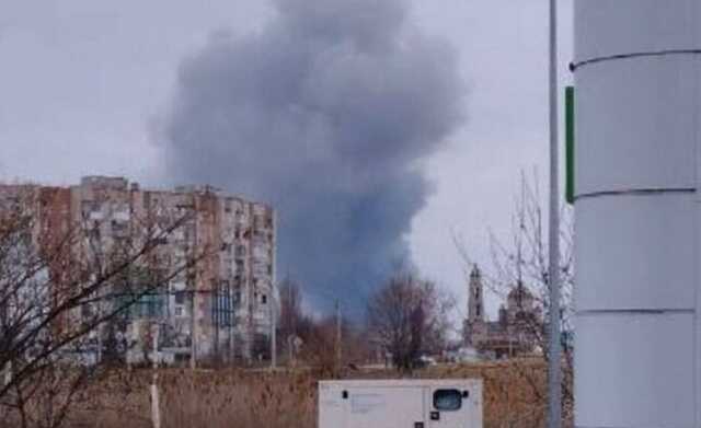 "Росіяни знову курять": в окупованій Каховці сталася "бавовна", валить чорний дим