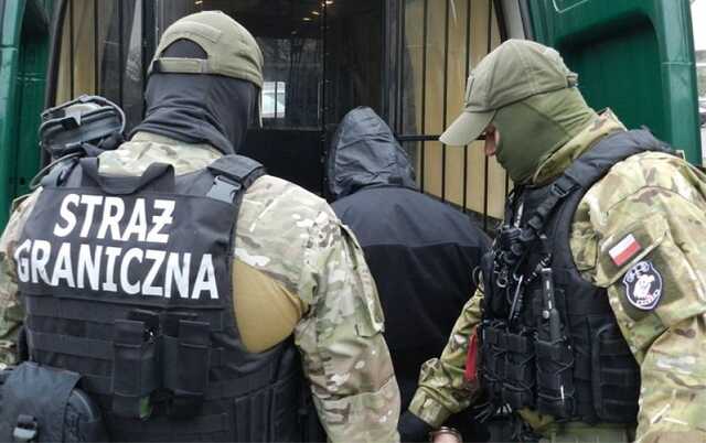 У Польщі затримали чотирьох українців за перевезення нелегалів