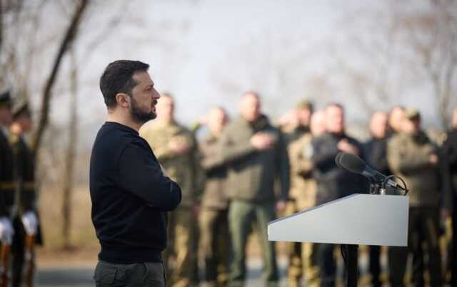 Зеленский почтил память погибших в боях за Мощун