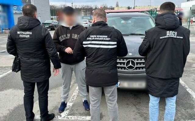 У Львові викрили схему втечі ухилянтів за кордон