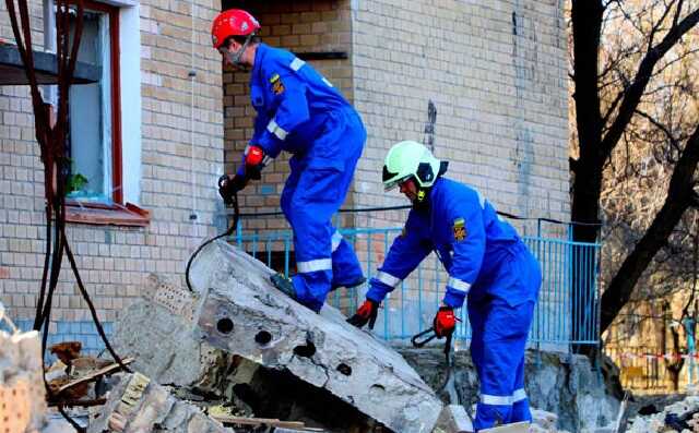Атака росіян на Ржищів: Під завалами знайшли 9-го загиблого, операцію завершено
