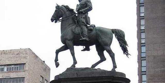 У Мінкульті заявили, що пам’ятник Щорсу у Києві можуть демонтувати частково