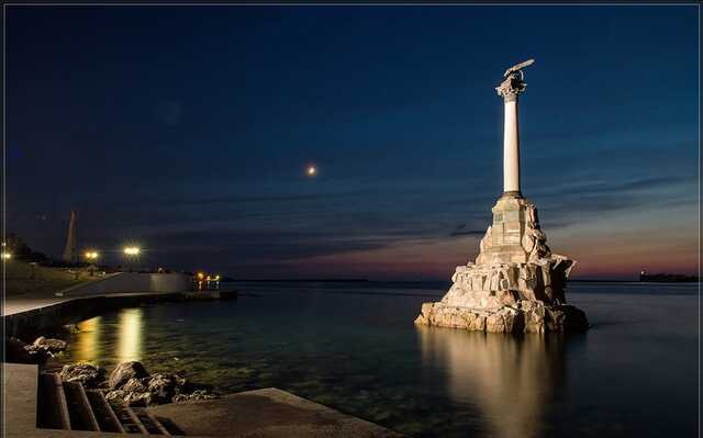 В оккупированном Севастополе ночью слышали звуки взрывов: захватчики заявили о "профилактической" работе
