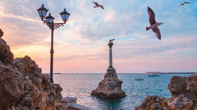 В Севастополі повідомляють про вибухи