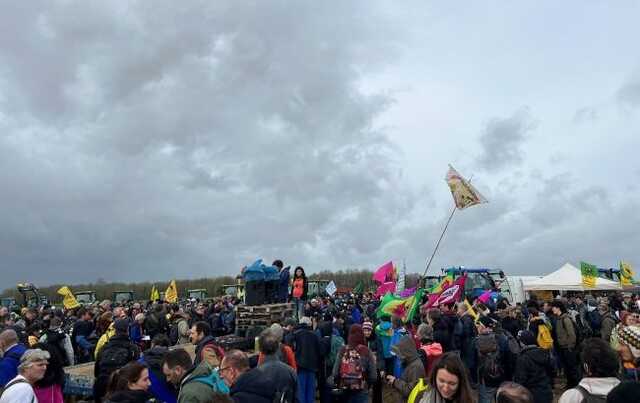 Во Франции акция против водохранилища переросла в столкновение с полицией