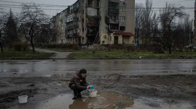"Майже весь час під землею": у Бахмуті намагаються вижити тисячі мирних жителів, – Reuters