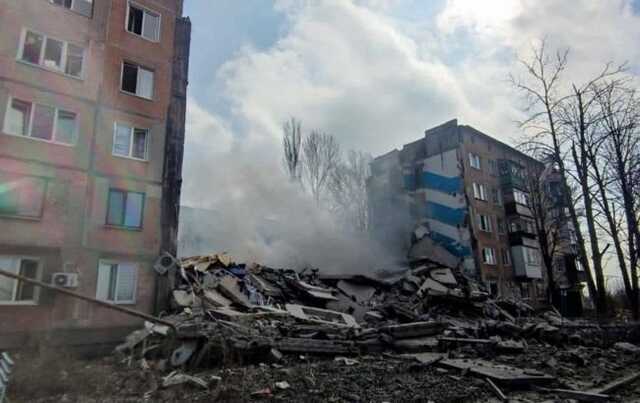 Військові РФ завдали ракетного авіаудару по двох багатоповерхівках в Авдіївці