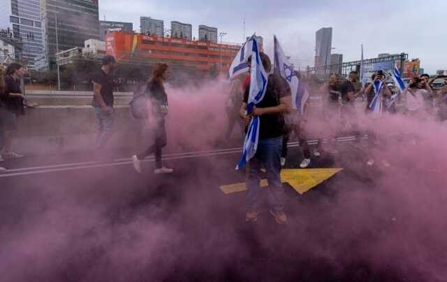 Массовые протесты в Израиле: полиция разогнала демонстрантов водометами
