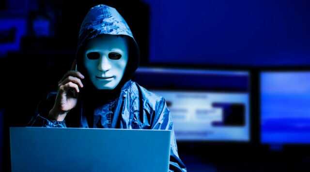 Як працюють цілі «офіси» шахрайських «фірм» у Києві, ще й донатять на ЗСУ