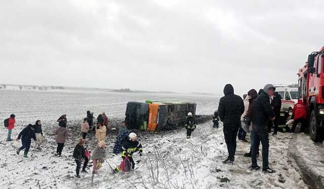В Хмельницкой области перевернулся автобус с пассажирами